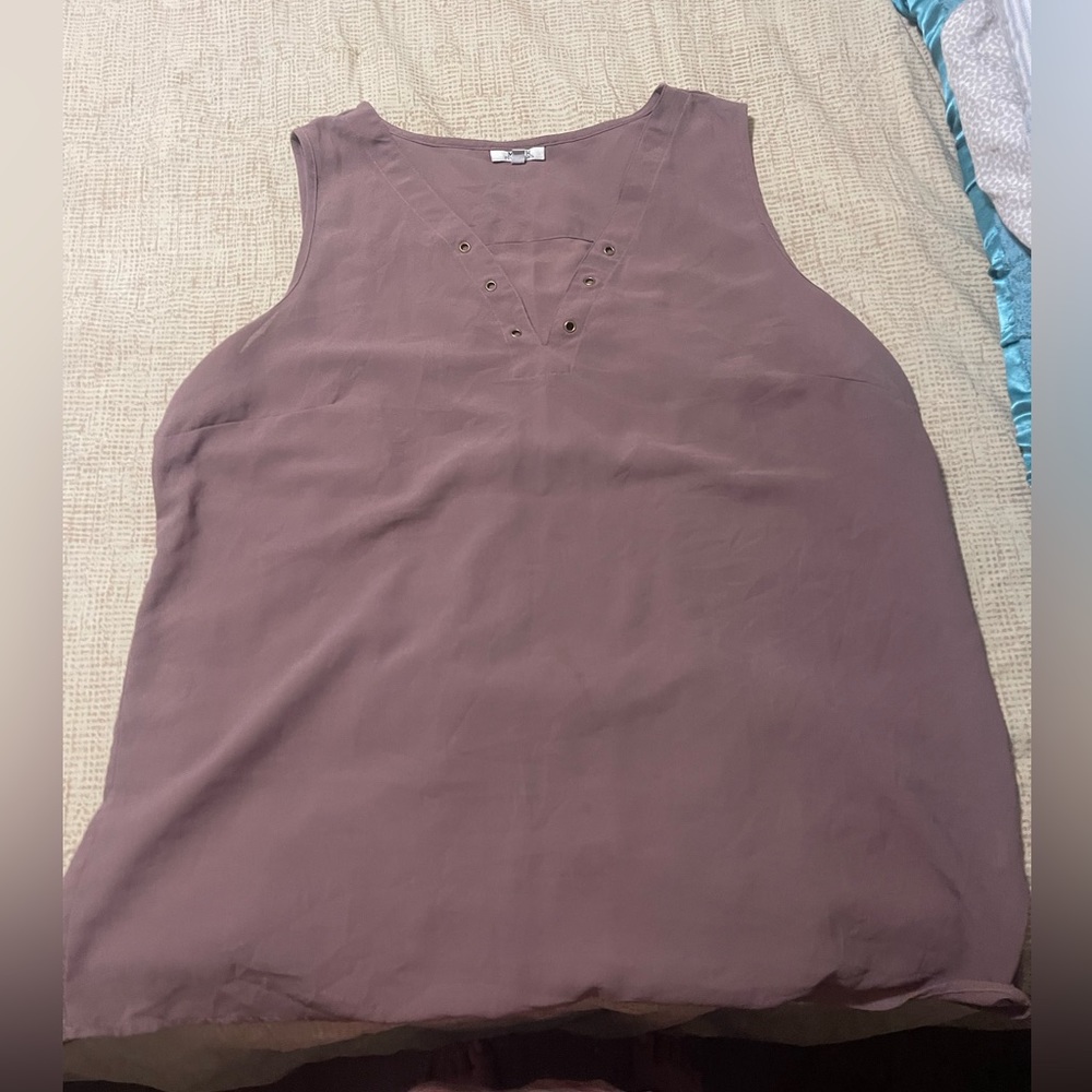 Sleeveless shirt